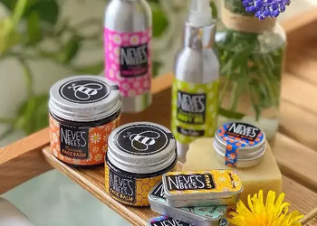 Free Neve’s Bees Skincare Set